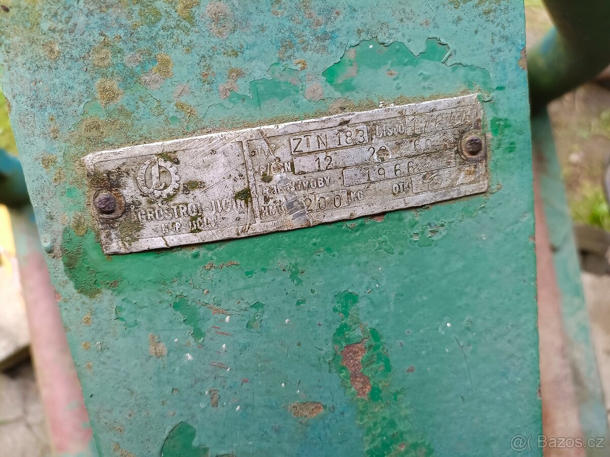 Prodám lištovou sekačku za traktor Z30 - 2