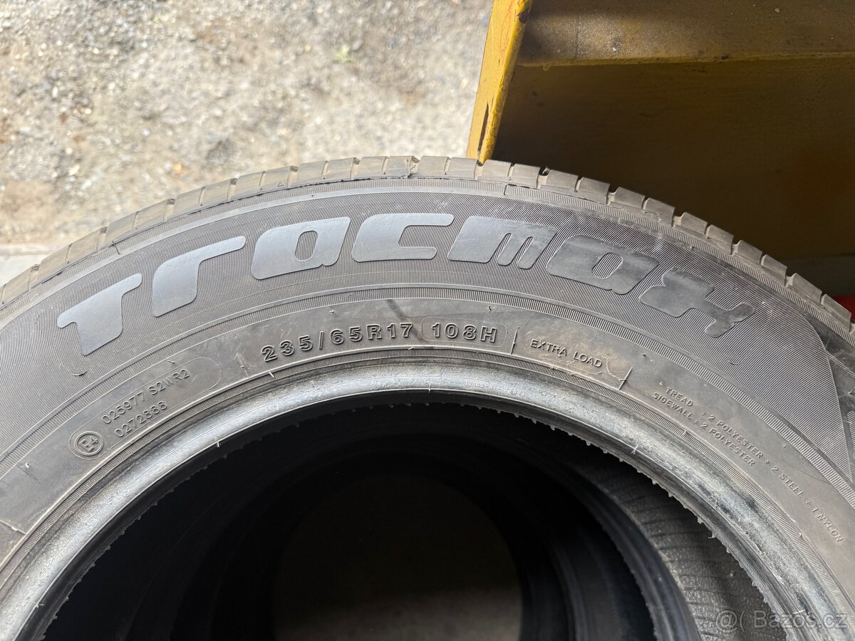 Gumy 235/65 r17 - 2