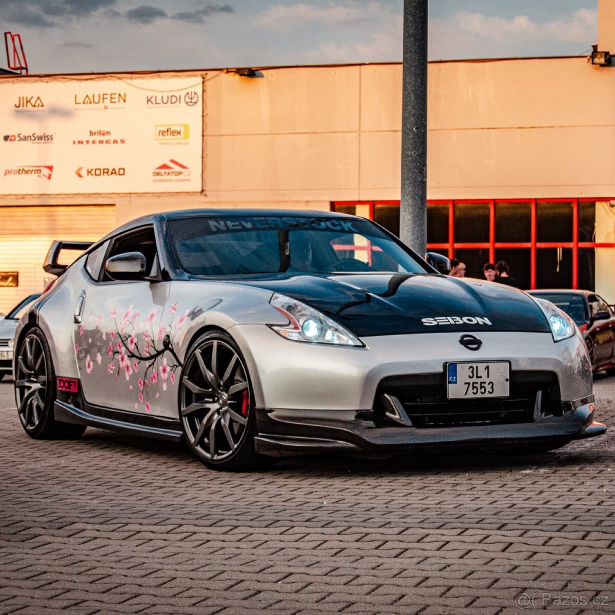 Nissan 370Z - 2