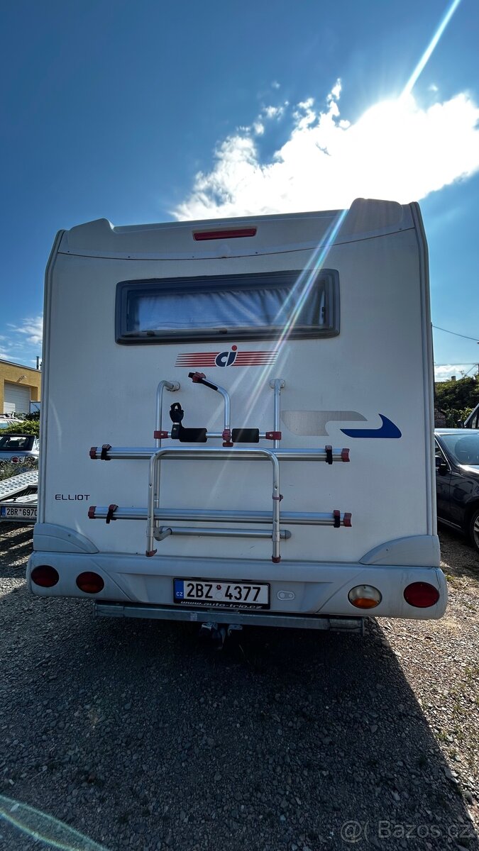 Elliot Garage P - Karavan - 2