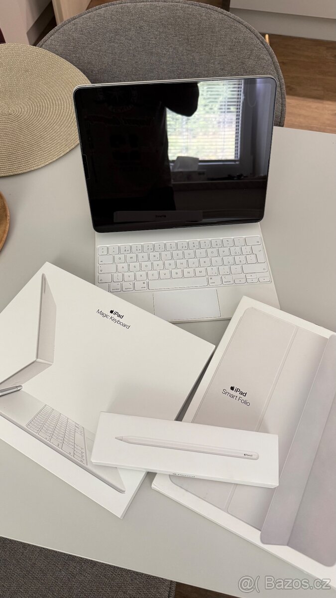 IPad Pro 6.generace 128GB Wifi 12,9palce - 2