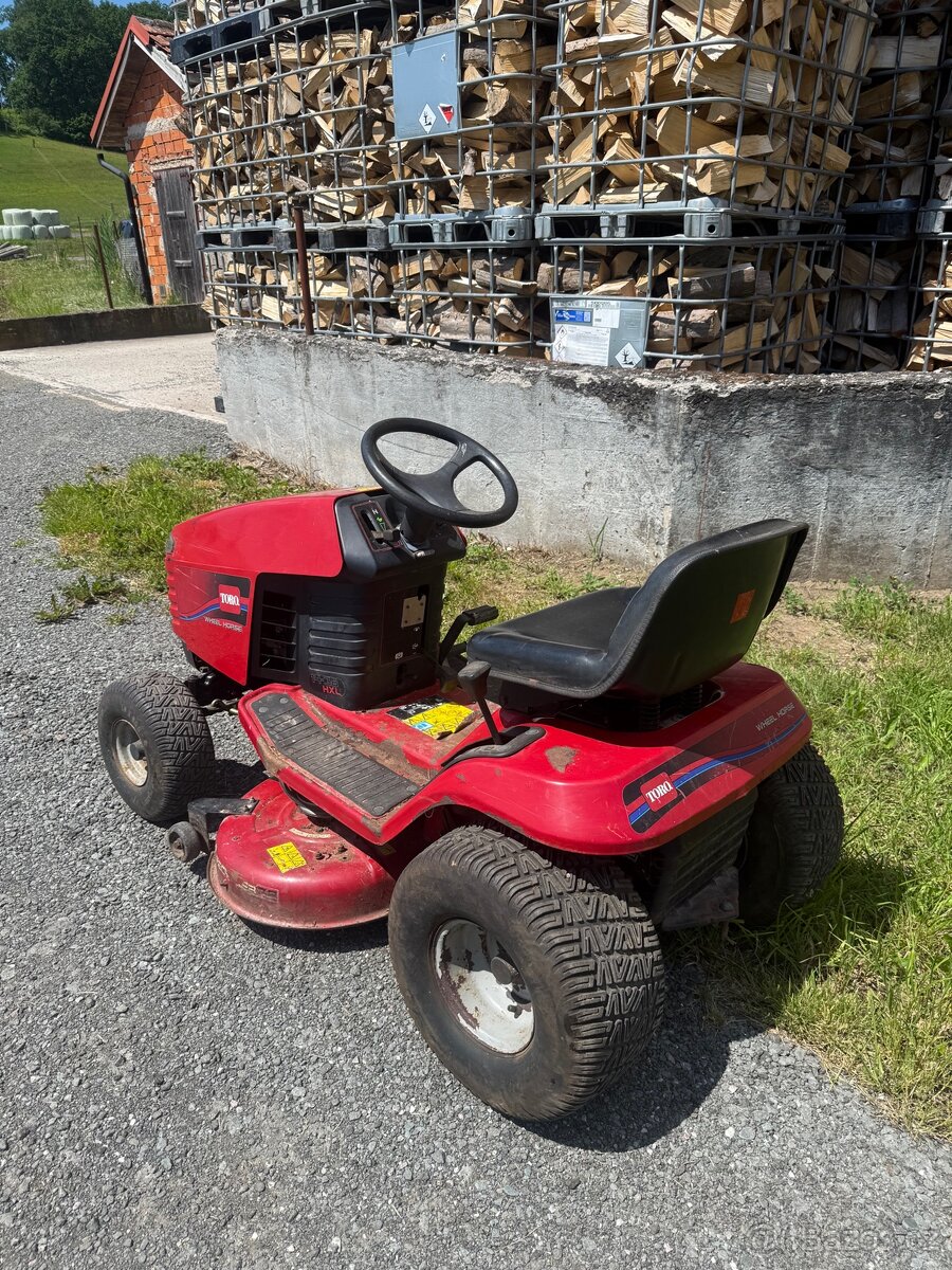 Prodám zahradní traktor Toro - 2