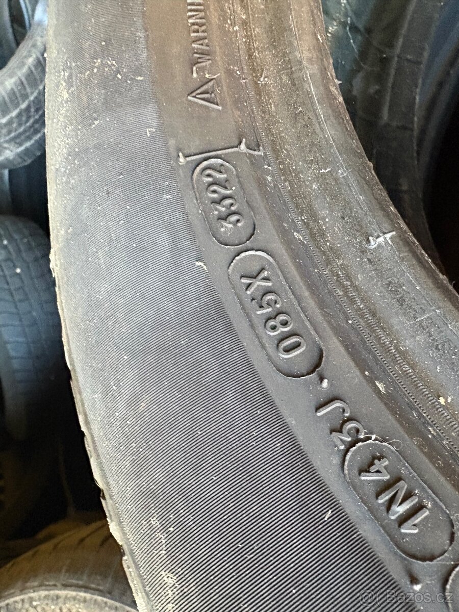 Zimní pneu 235/55/18 - 2