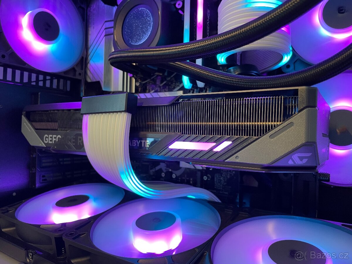 GIGABYTE GeForce RTX 5070 GAMING OC 12G - 2