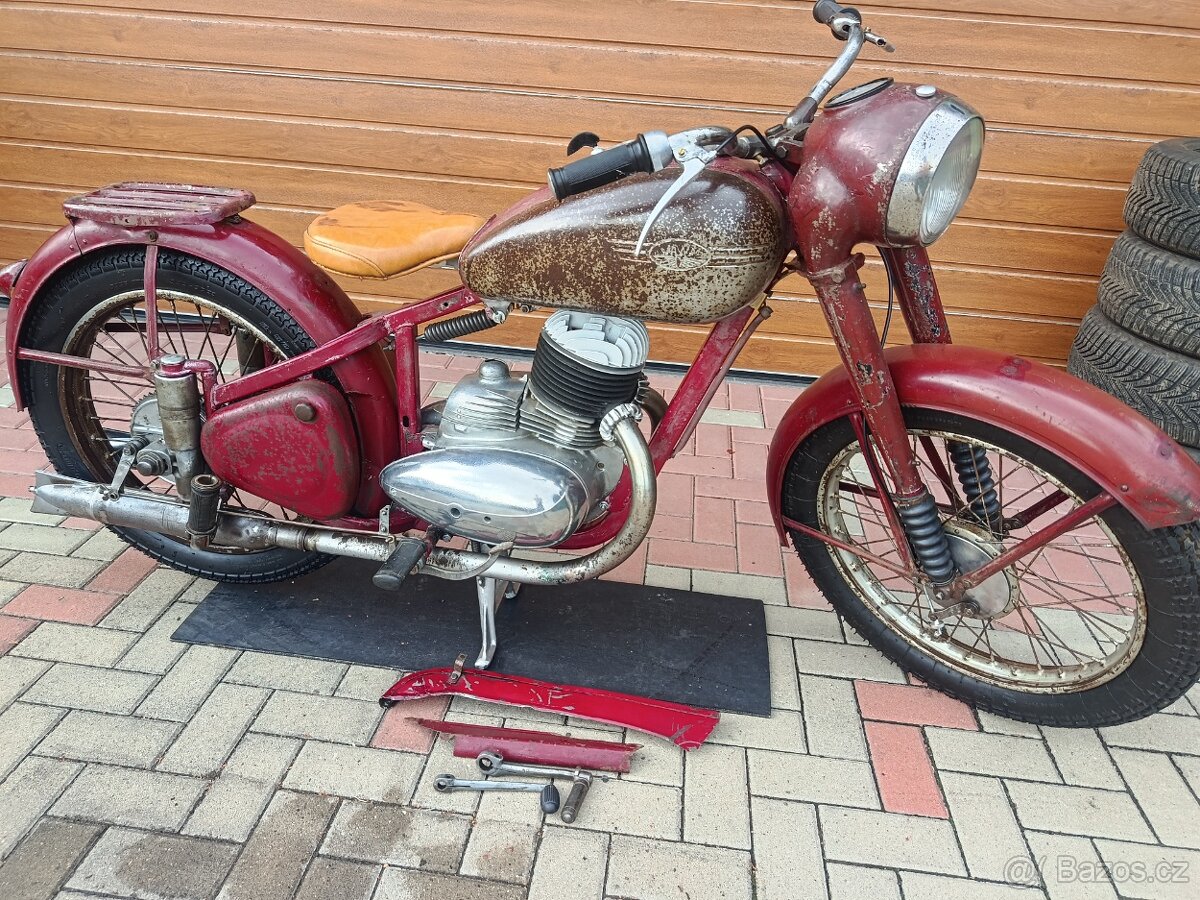 Jawa pérák 250 - 2