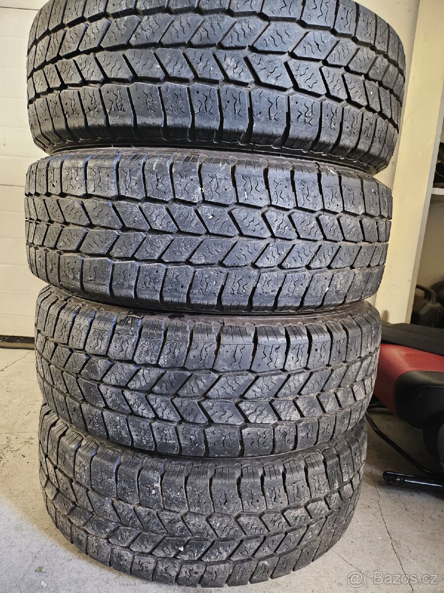 Pneu 215 65 R16C - 2