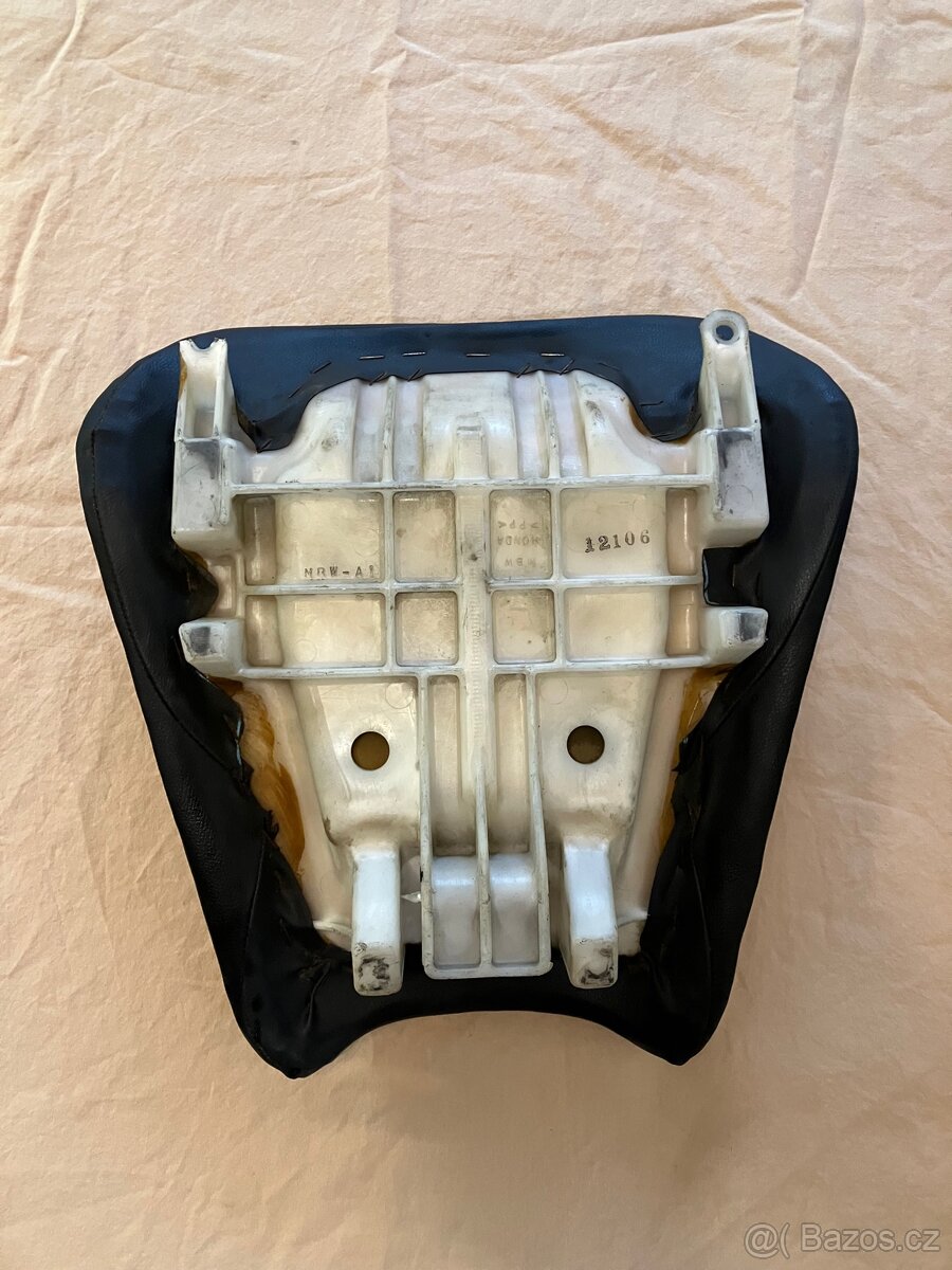 Sedlo Honda CBR600F4 01-03 - 2