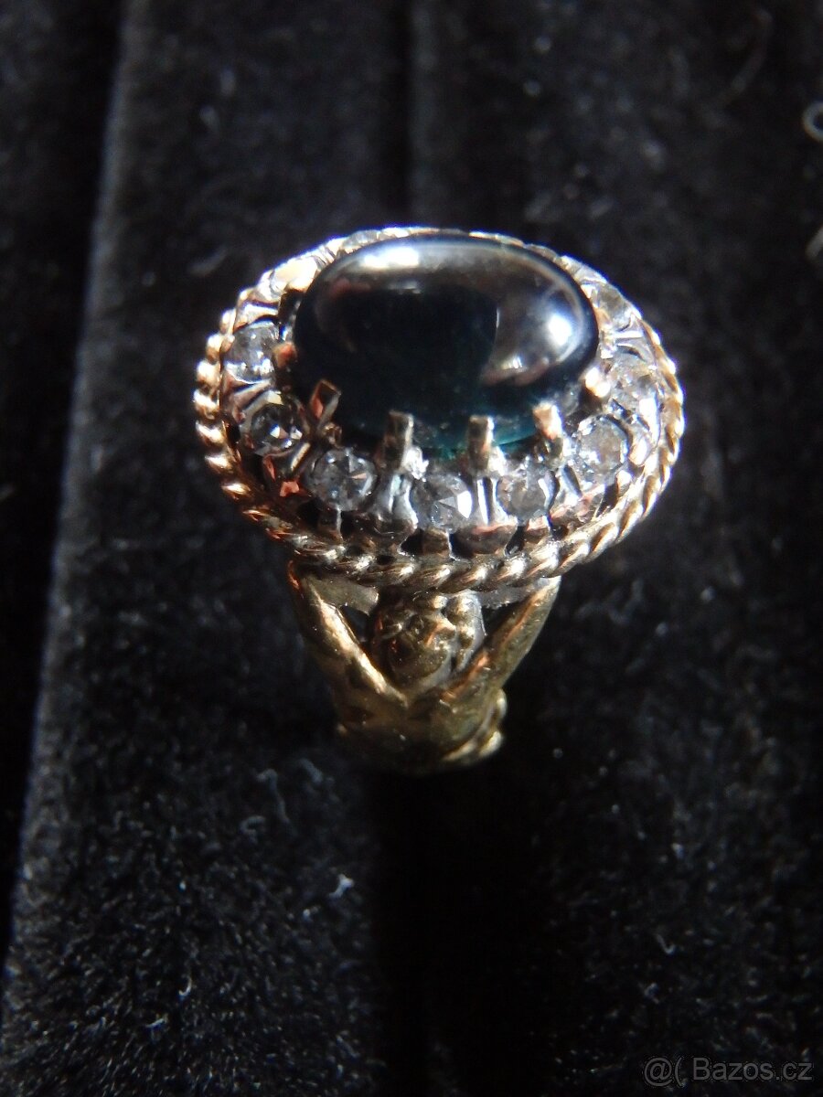 Starožitný zlatý 21,6K prsten se safírem a diamanty. - 2