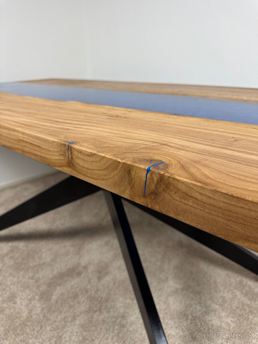 Stůl z dubu a epoxidu - 2
