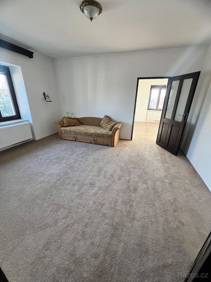 Pronájem bytu 2+1 v rodinném domě - 2