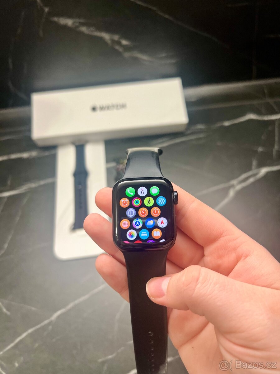 Apple Watch SE (2024) 40mm - 2