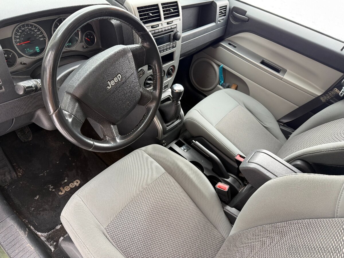 Jeep Compass 2.0 CRD (TDI)Tažné,klima,nové pneu - 2