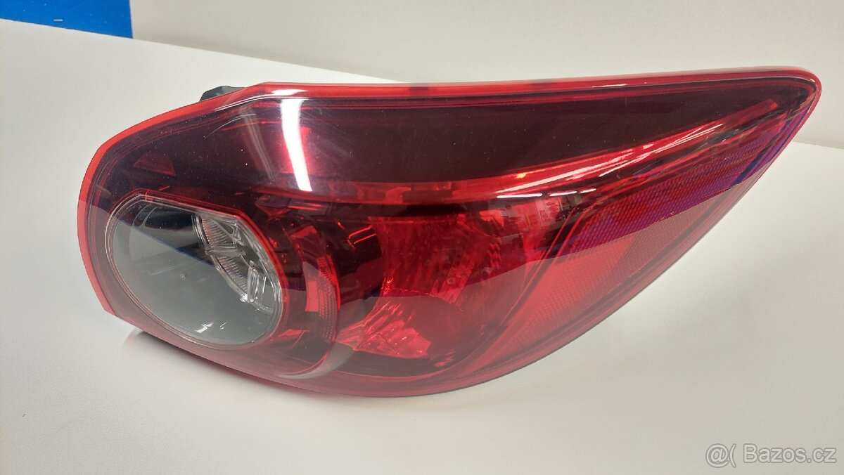 NOVÉ zadní světlo Mazda 3 - 2
