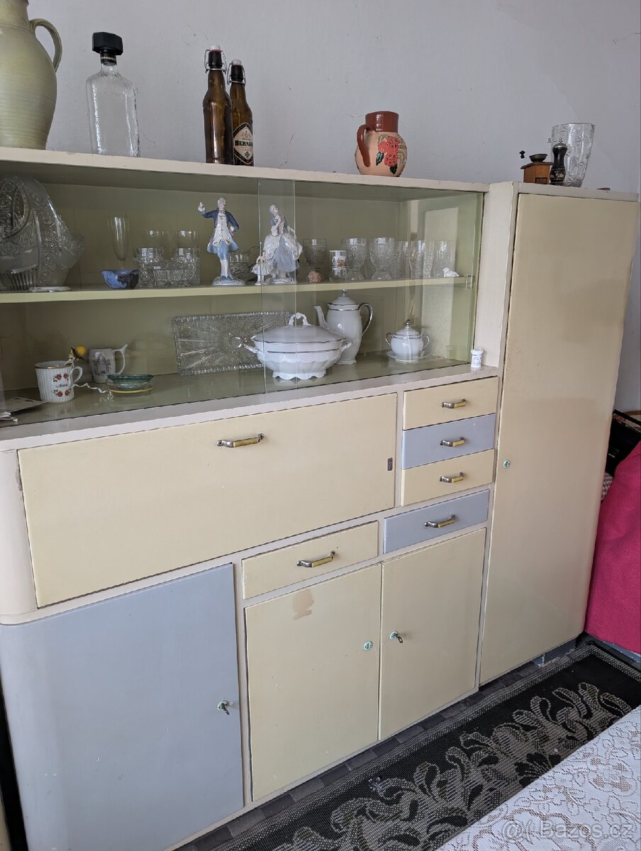 Starý kredenc, retro nábytek - 2