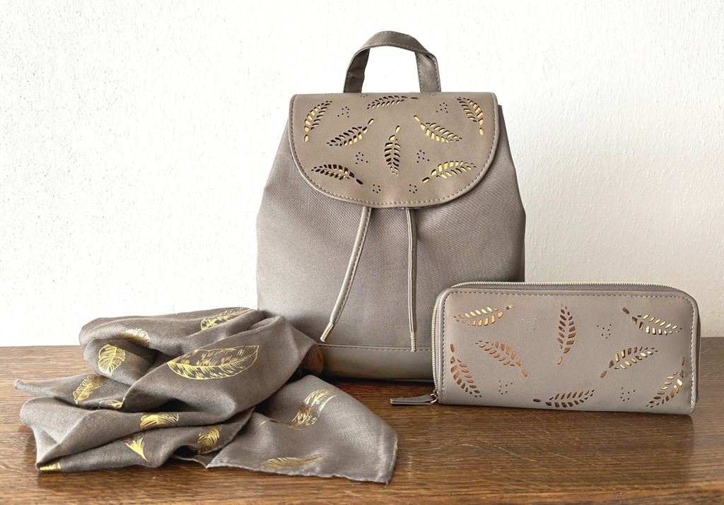 Nový krásný komplet: batůžek + peněženka + šátek. - 2