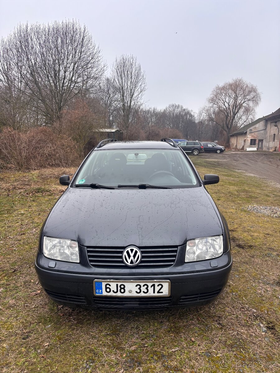 Volkswagen Bora Variant 2.3 VR5 - manuál - 2