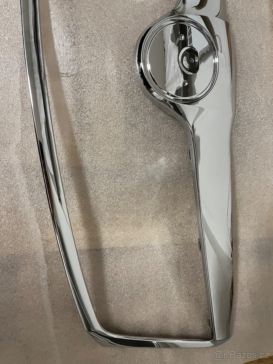 Chromový rámeček masky Octavie II - 2