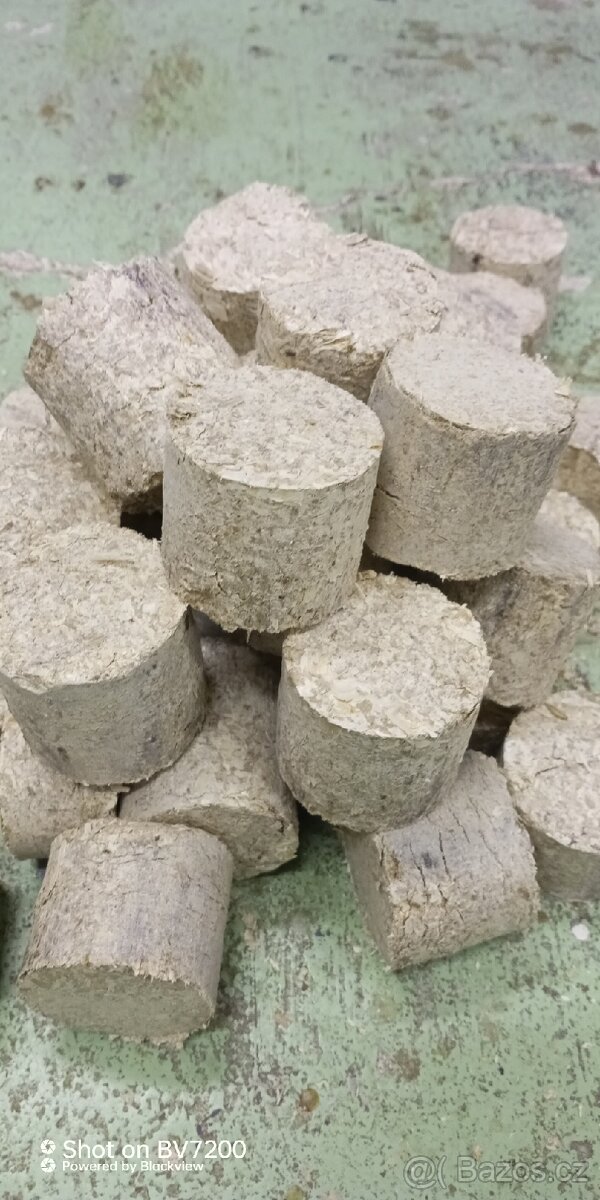 Brikety z vašeho materiálu. - 2