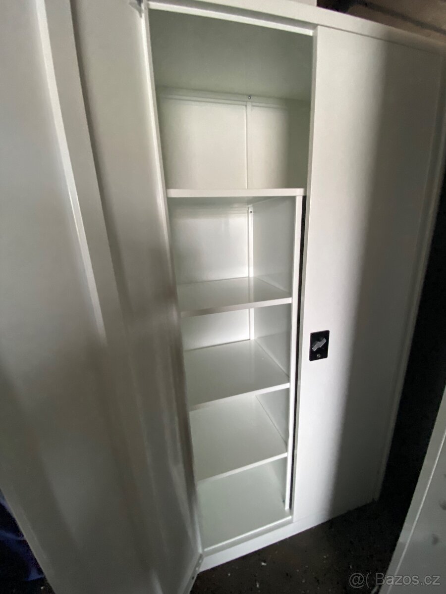 bílá šatní skříň - 2
