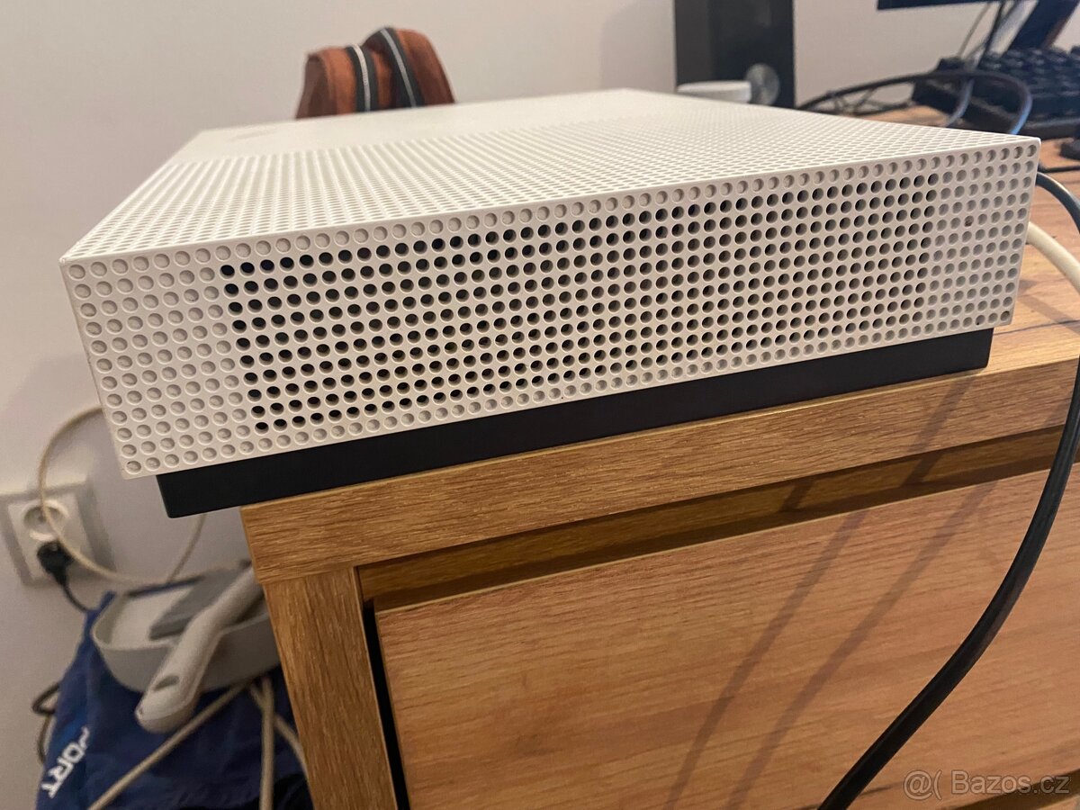 Prodám Xbox one s - 2
