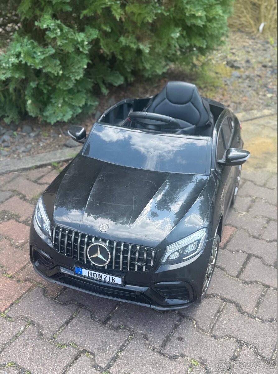 Elektrické auto Mercedes BENZ. - 2