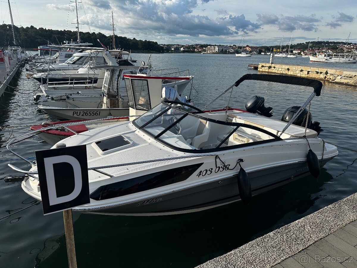 Kajutová loď Bayliner VR5 CUDDY - 2