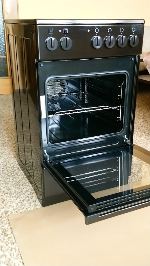 Volně stojící elektrický sporák MORA - hnědé provedení - 2