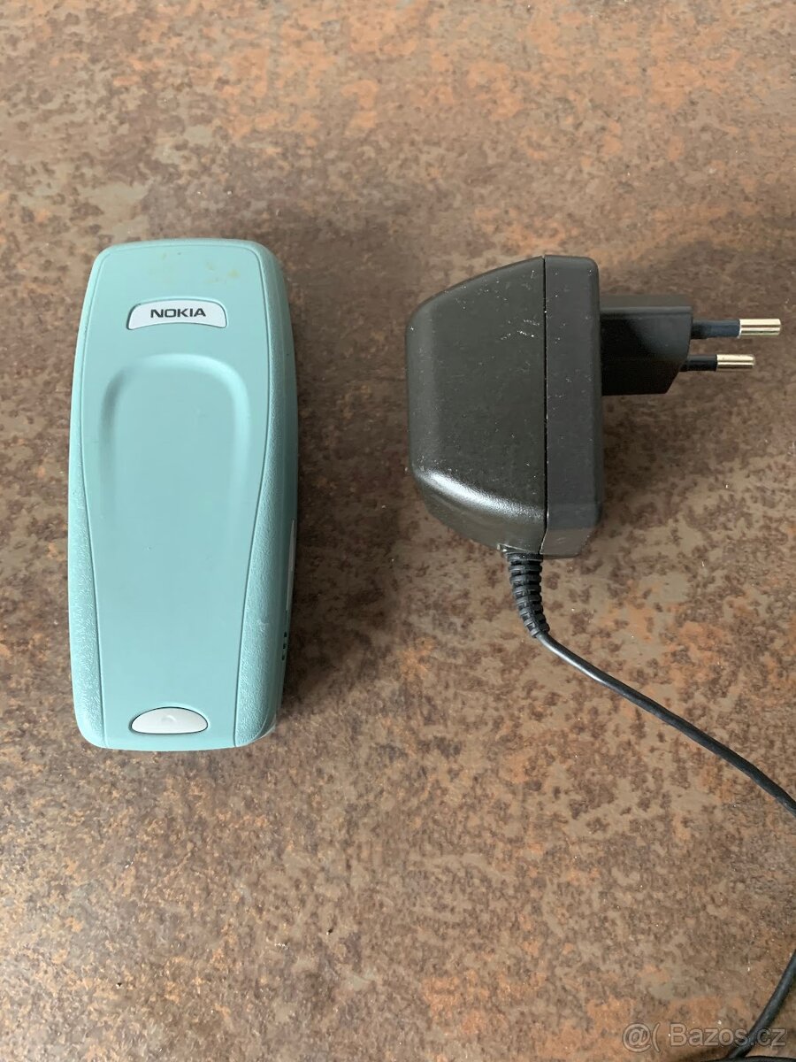 Funkční Nokia 3410 s originální nabíječkou a novou baterkou - 2