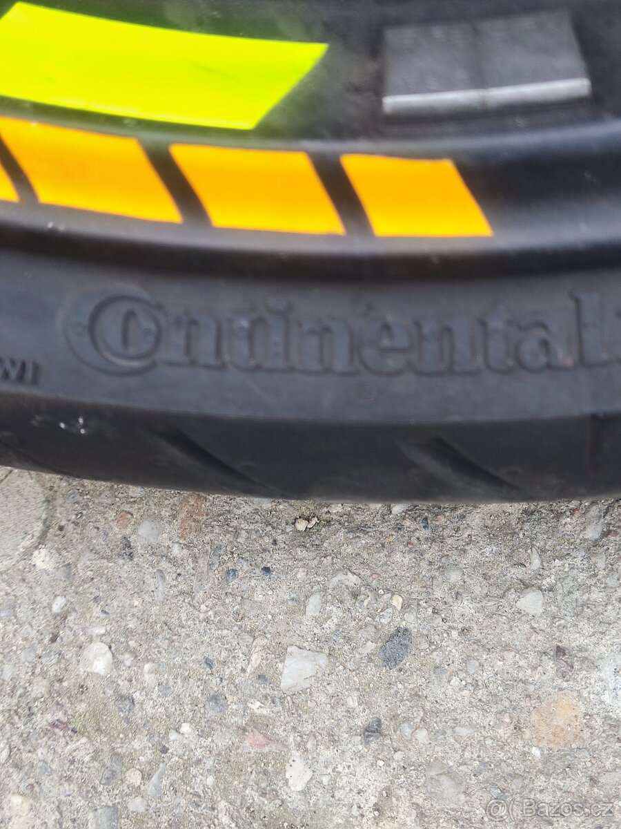 Přední kolo 120/70 R17 - 2