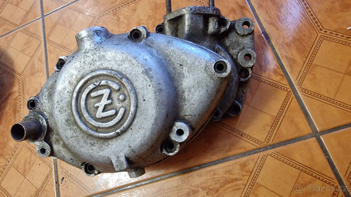 Víko a karter motoru na ČŽ 98 - 2