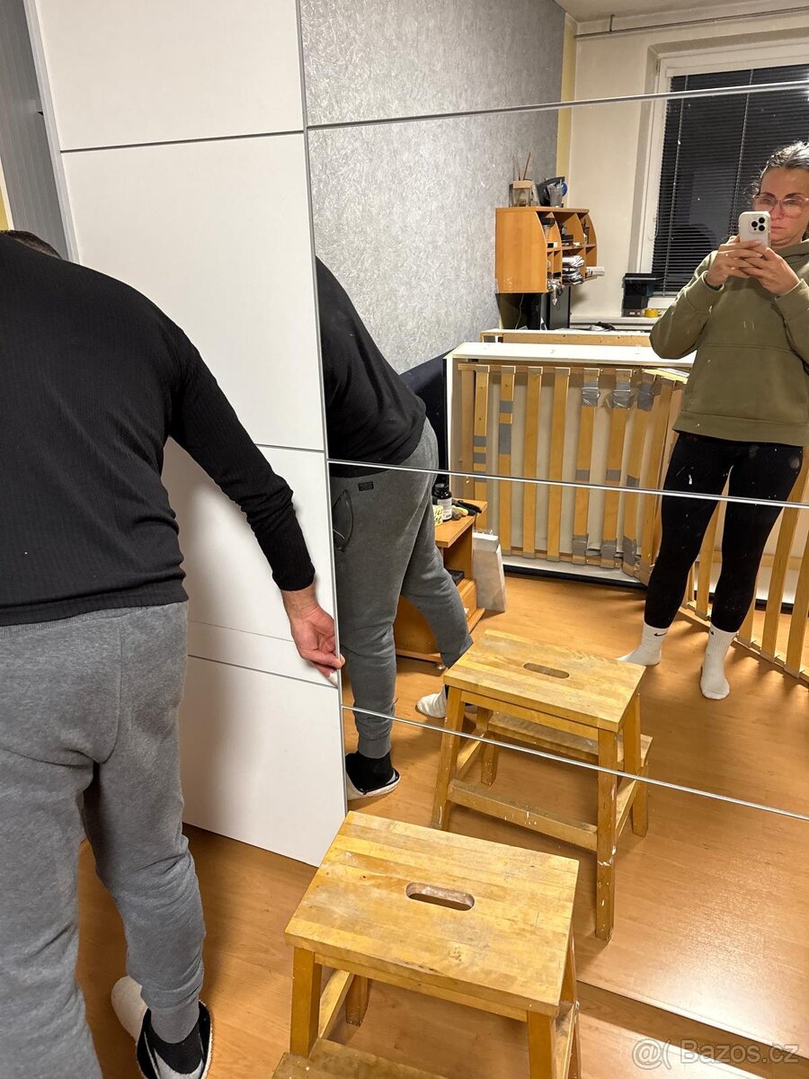 Skříň s posuvnými dveřmi - 2