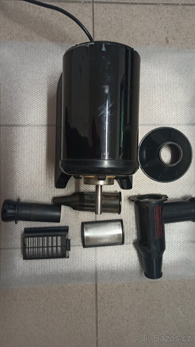 Odšťavnovač Champion - 2