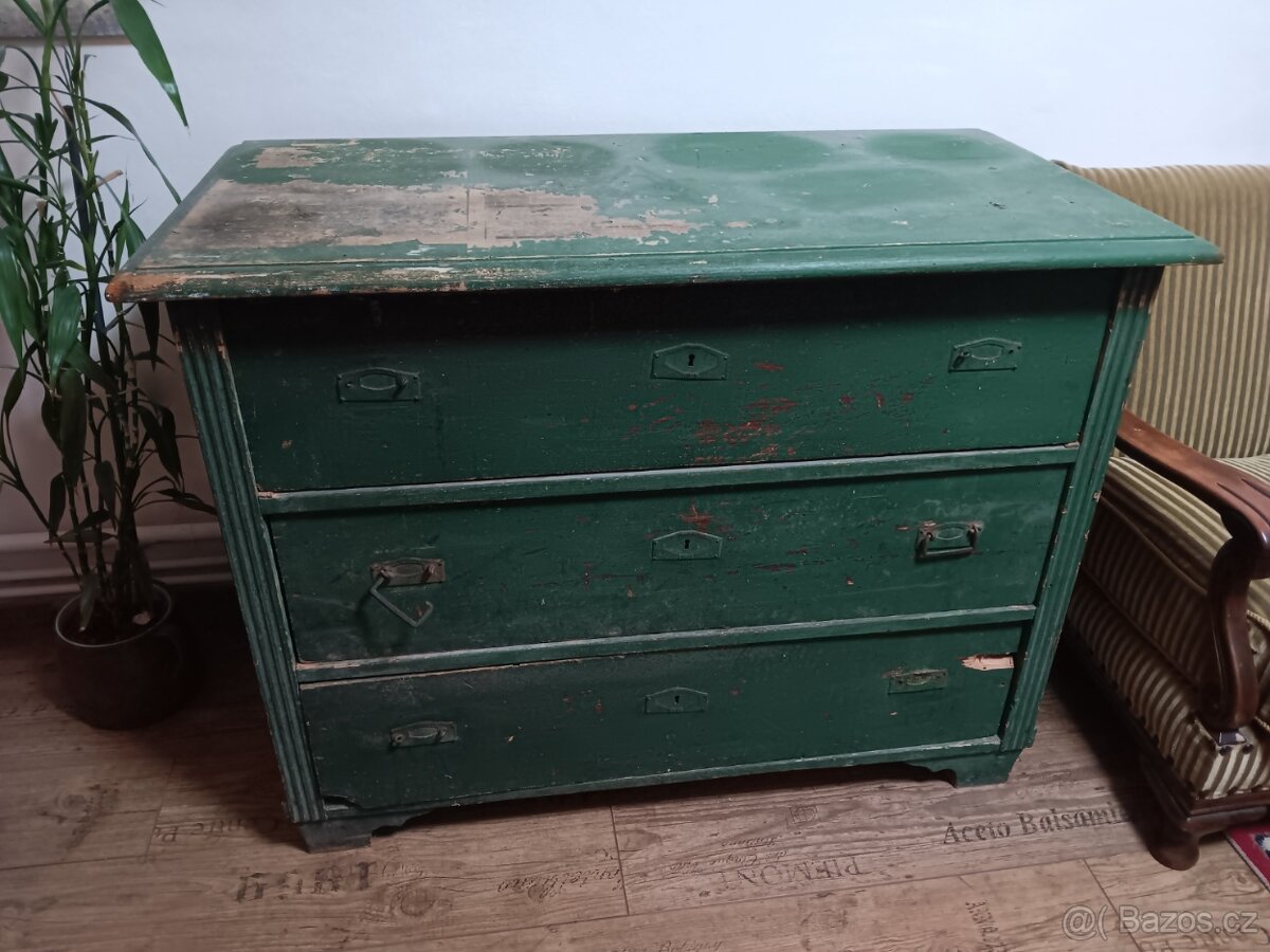 Starožitná komoda - 2