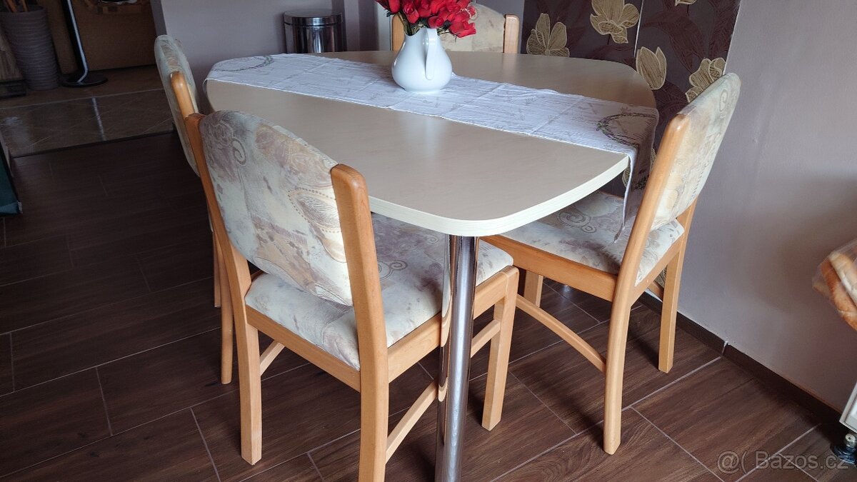 Jídelní stůl a 4 židle - 2