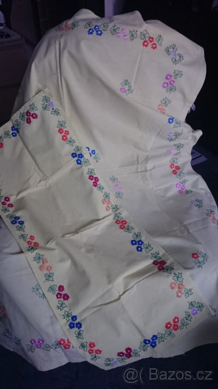 Vyšívané ubrusy. - 2