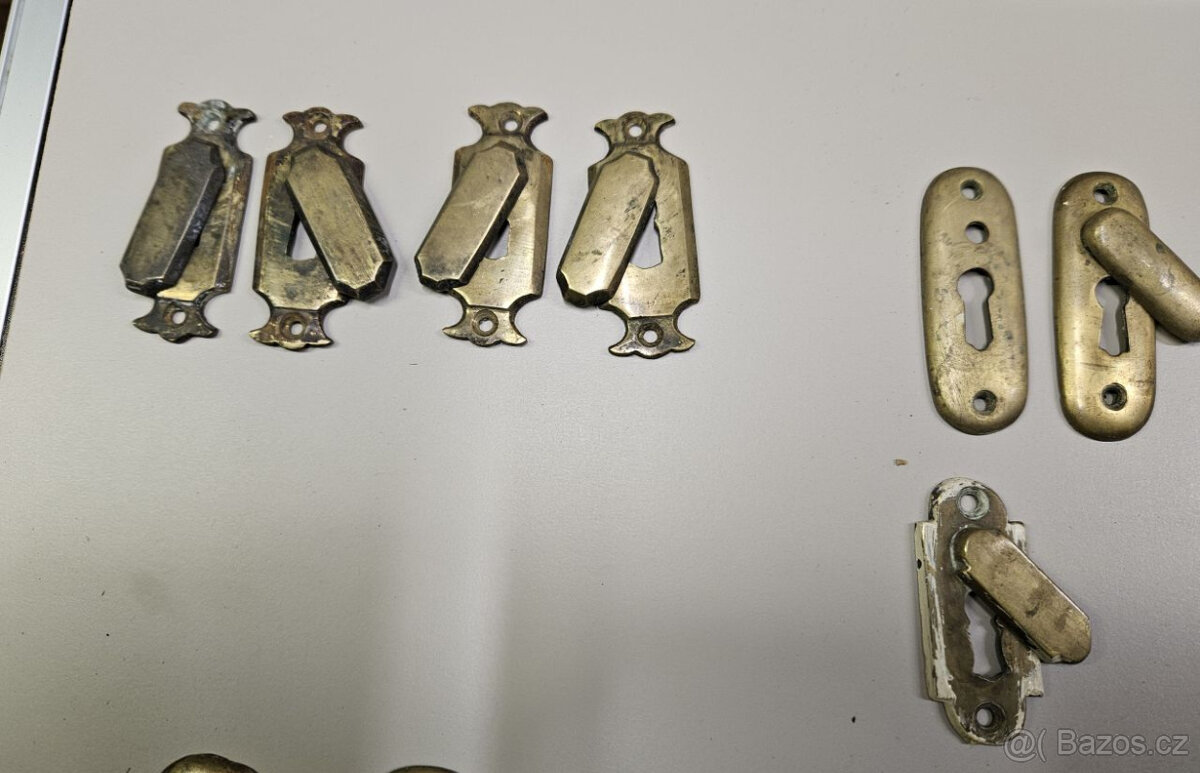 Mosazné štítky a zámky na dveře - 2