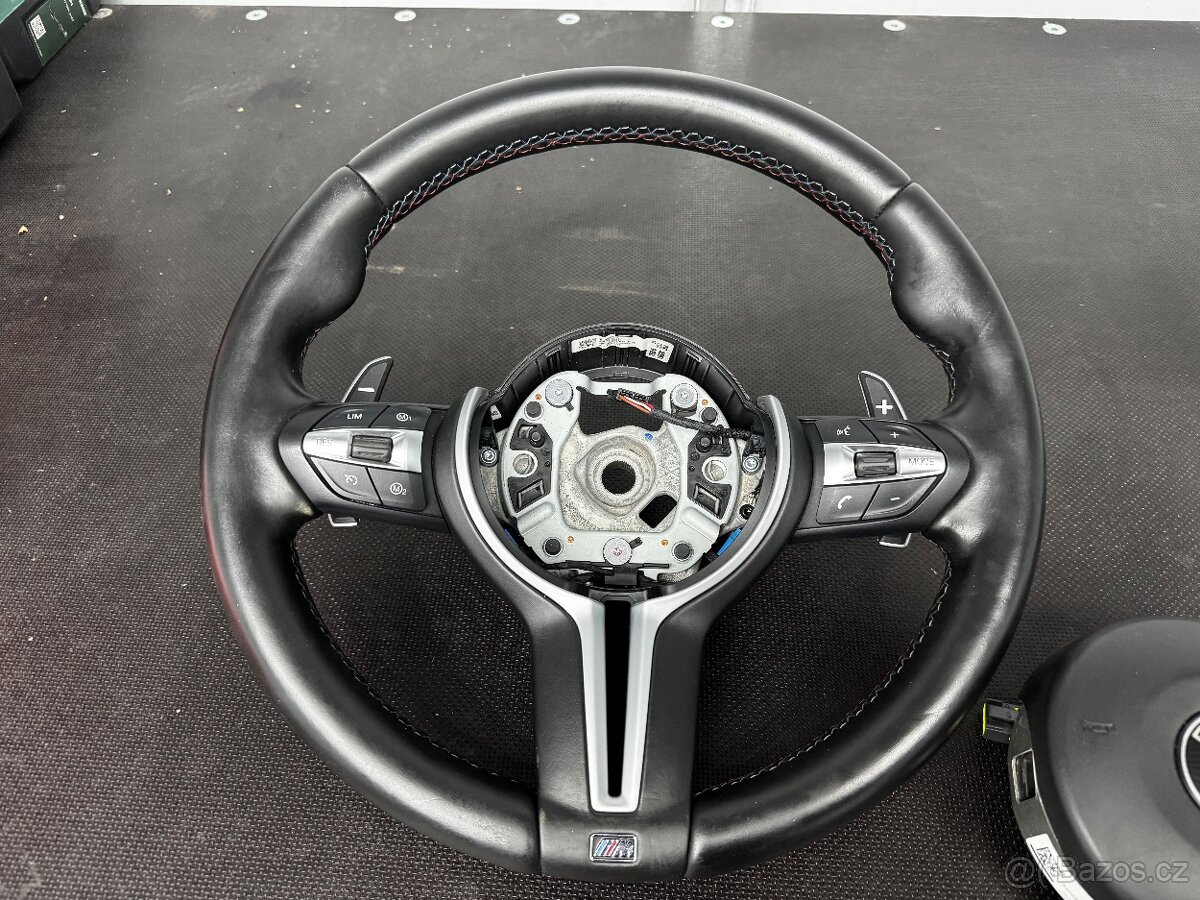 BMW F82/F80/FX M3/M4 volant kompletni pádla - 2