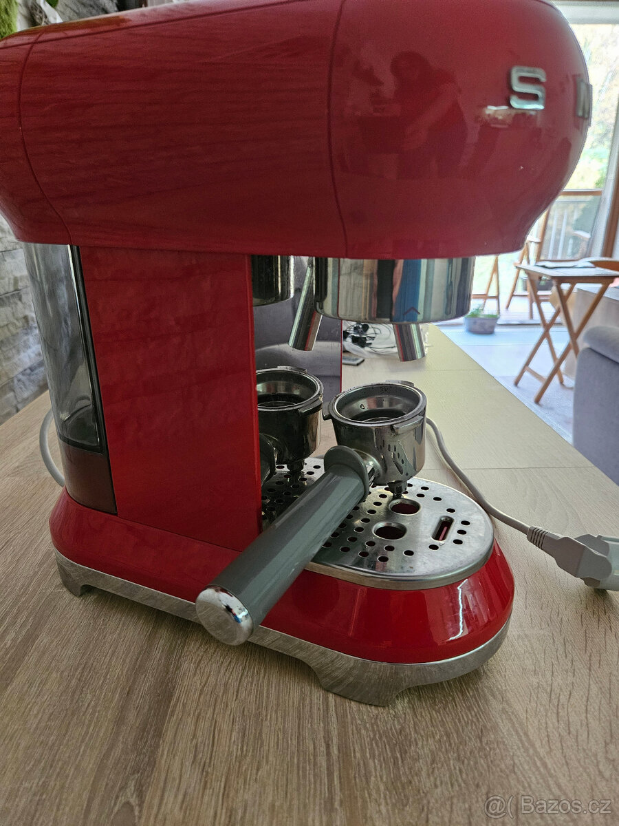 Pákový kávovar SMEG retro design 50. let. červený - 2