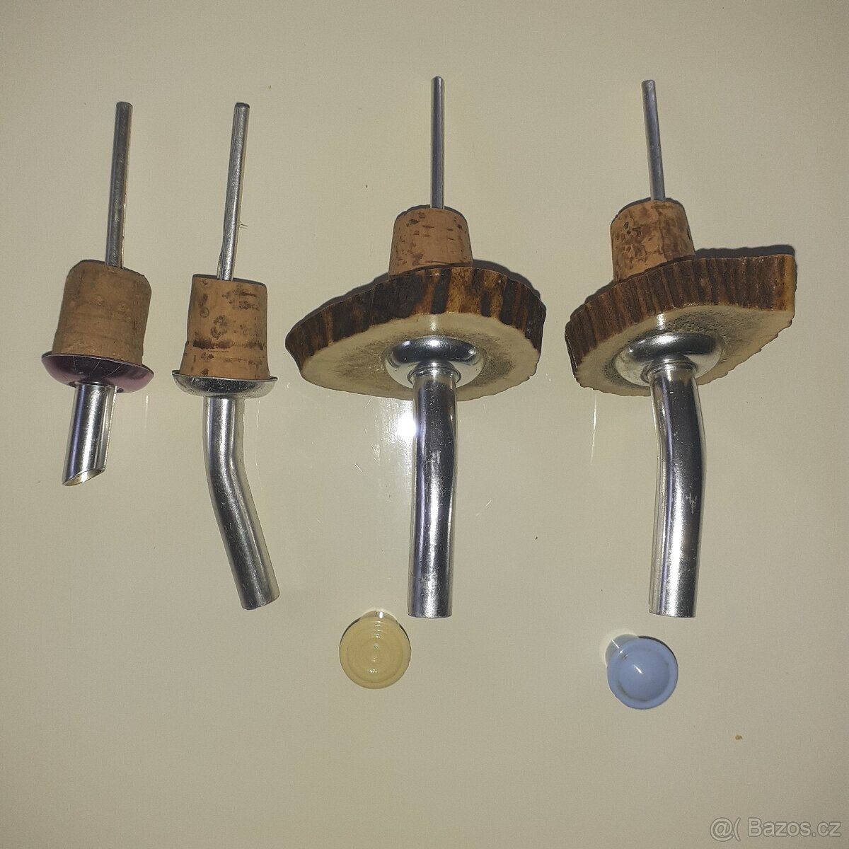 zátky, uzávěry, nálevky na lahve - 2