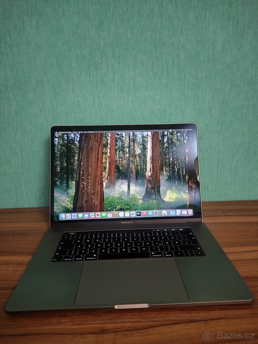 MacBook Pro 15 2018 | i7 • 16GB • 256GB - 2