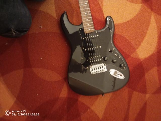 Squier affinity stratocaster + Fender frontman 15G - 2