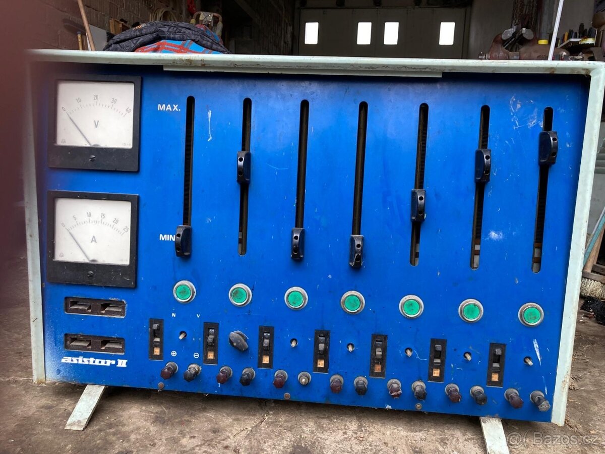 Nabíječka / napájecí zdroj - 2