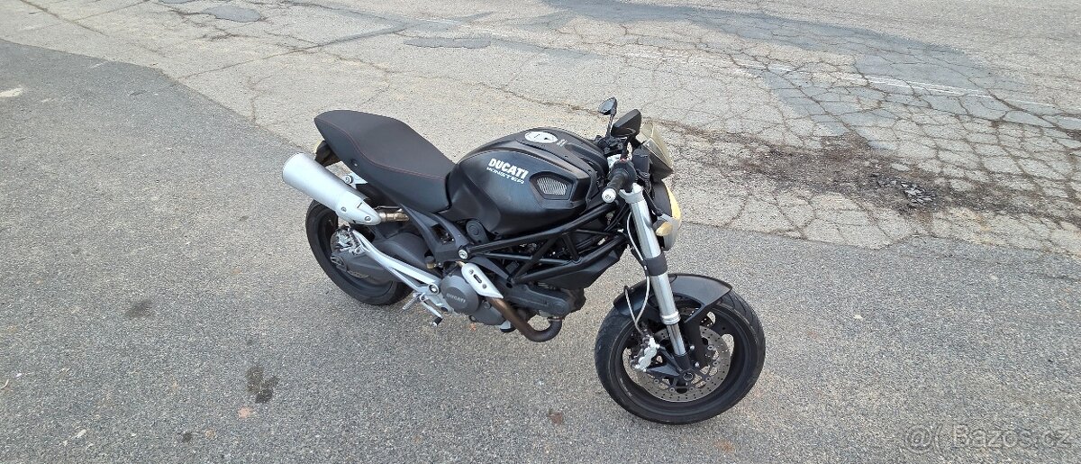 Ducati Monster 696 - 2