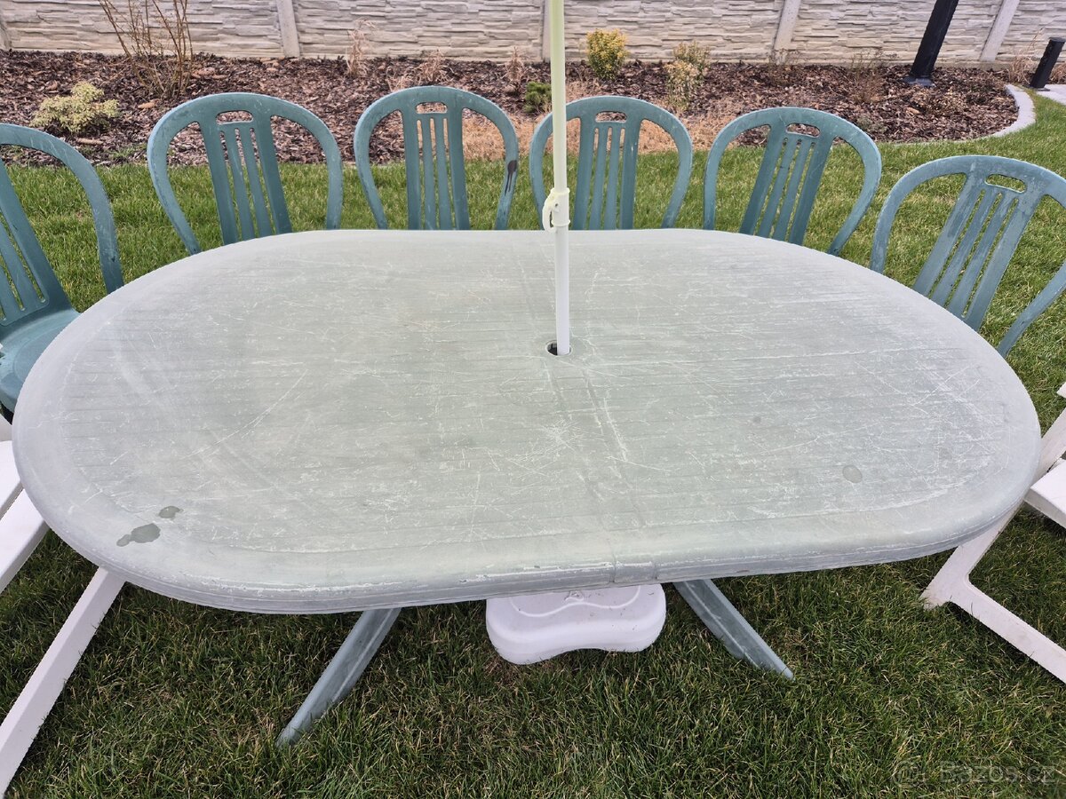 Plastový zahradní nábytek - 2