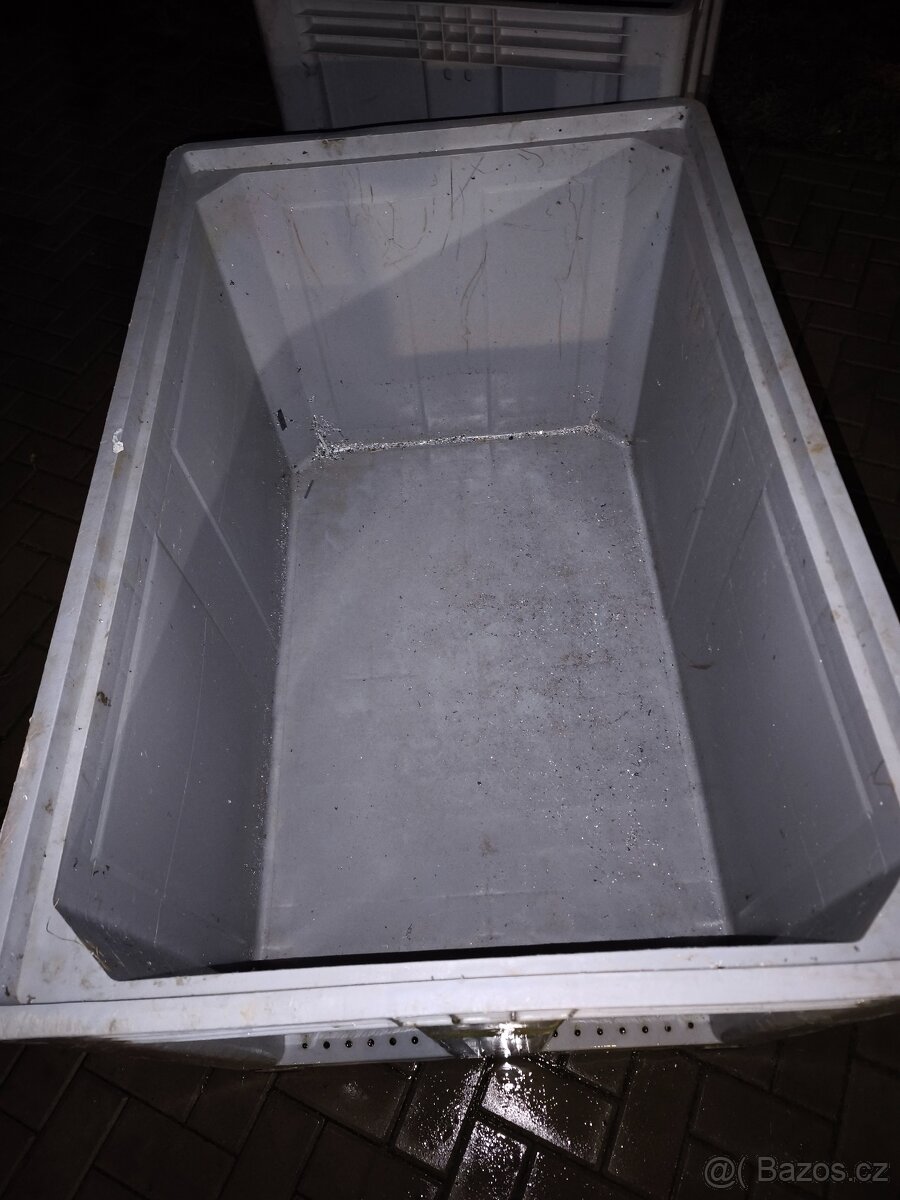 Plastová bedna/box stohovatelný - 2