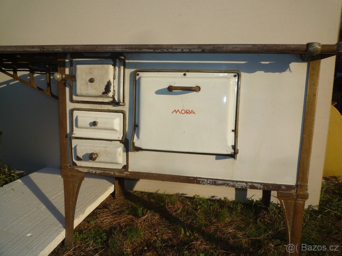Historický sporák zn.MORA - 2