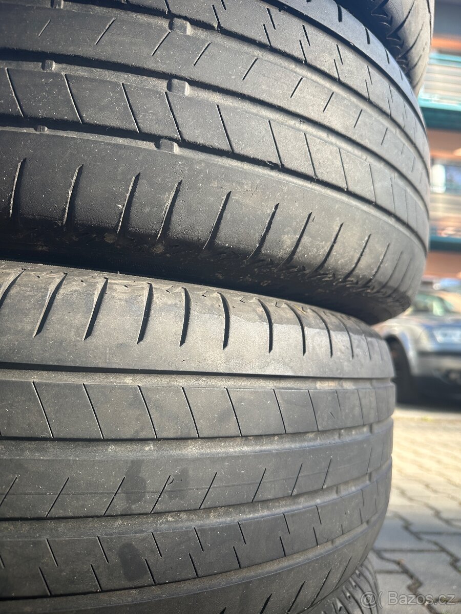 Bridgestone 225/60 R18, na sezónu - 2