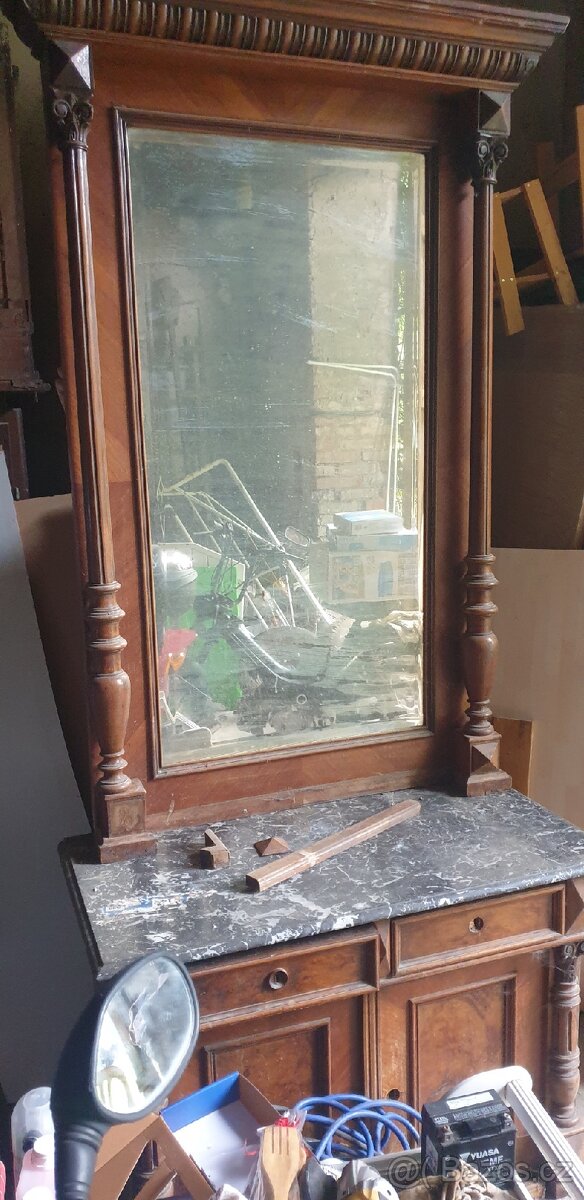 Starožitná skříňka se zrcadlem - 2