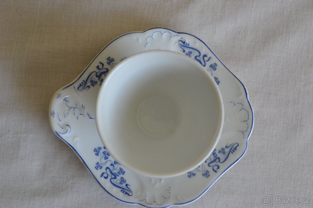 Starožitný hrníček spojený s podšálkem - 2