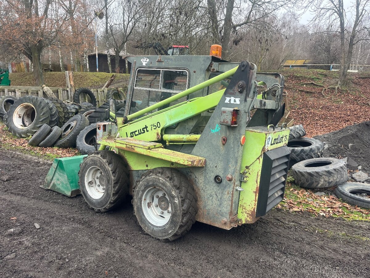 Smykový nakladač Locust 750 - 2
